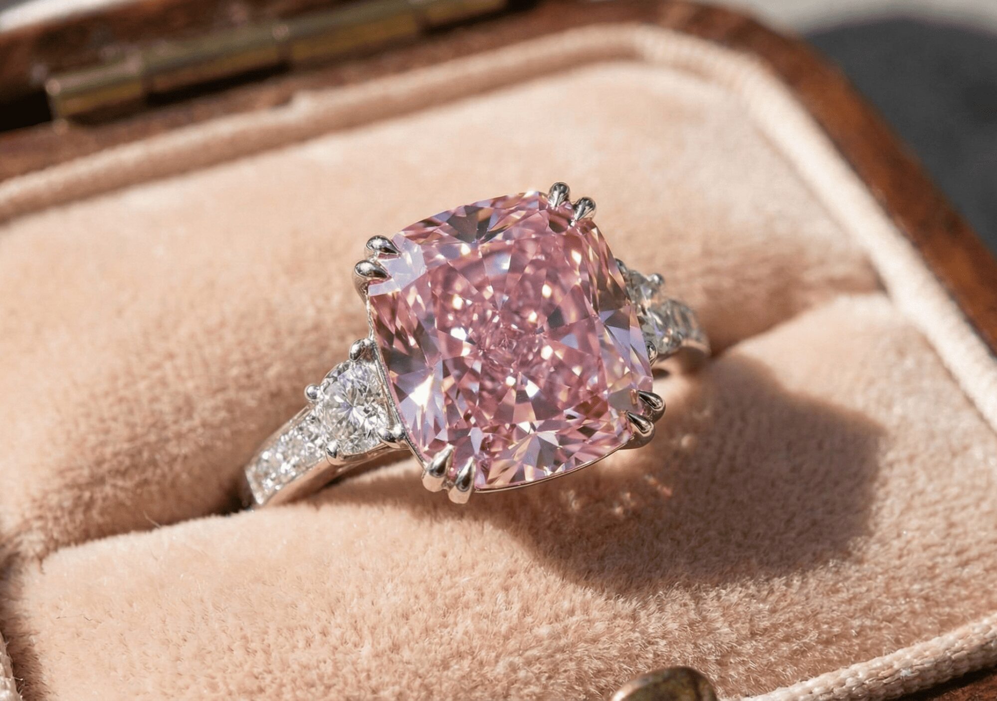 ピンクダイヤモンドの指輪　リング
