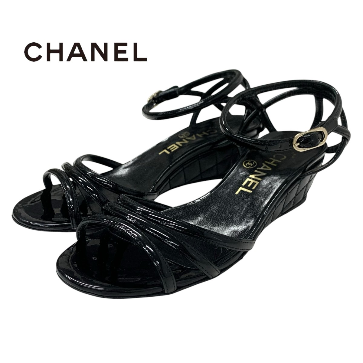 投稿記事「シャネル パテント ココマーク マトラッセ ウェッジソール ストラップ サンダル ブラックを買取しました！」の商品画像