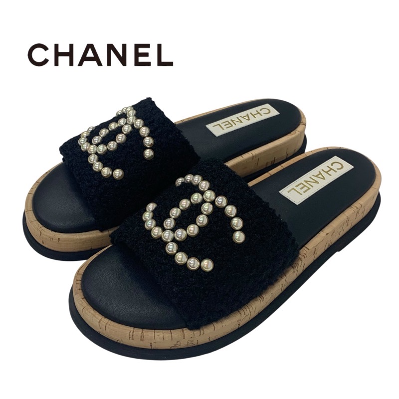 投稿記事「シャネル ファブリック コルク ココマーク パール ミュール ブラックを買取しました！」の商品画像