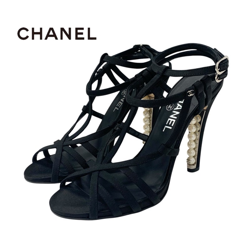 投稿記事「シャネル ココマーク ファブリック パール ストラップ サンダル ブラックを買取しました！」の商品画像