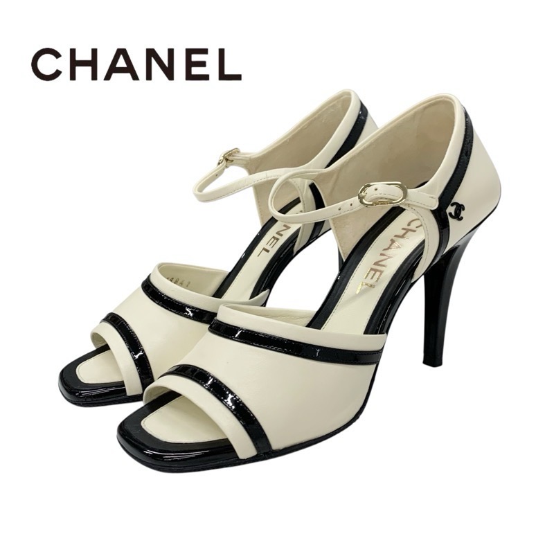 投稿記事「シャネル ココマーク レザー ストラップ オープントゥ パンプス ホワイトを買取しました！」の商品画像