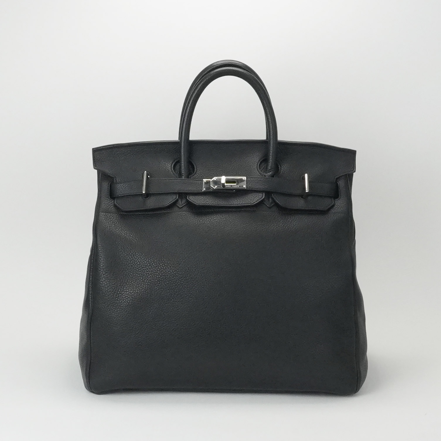 投稿記事「エルメス オータクロア40 トゴ ブラック シルバー金具を買取しました！」の商品画像