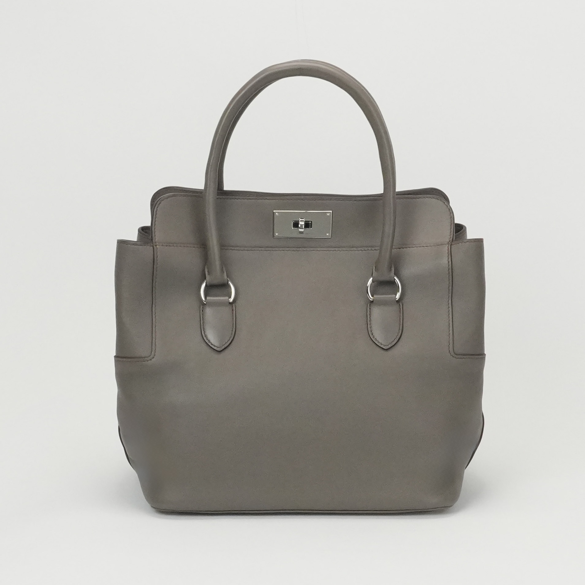 投稿記事「エルメス ツールボックス26 ヴォースイフト エタン シルバー金具を買取しました！」の商品画像