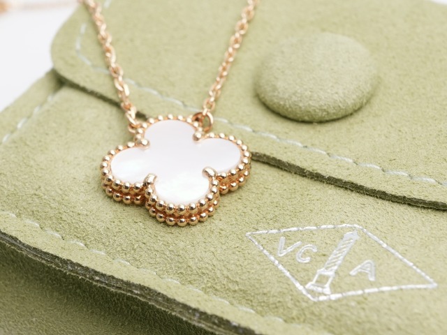 投稿記事「ヴァンクリーフ&アーペル ヴィンテージアルハンブラ シェル ネックレス を買取しました！」の商品画像