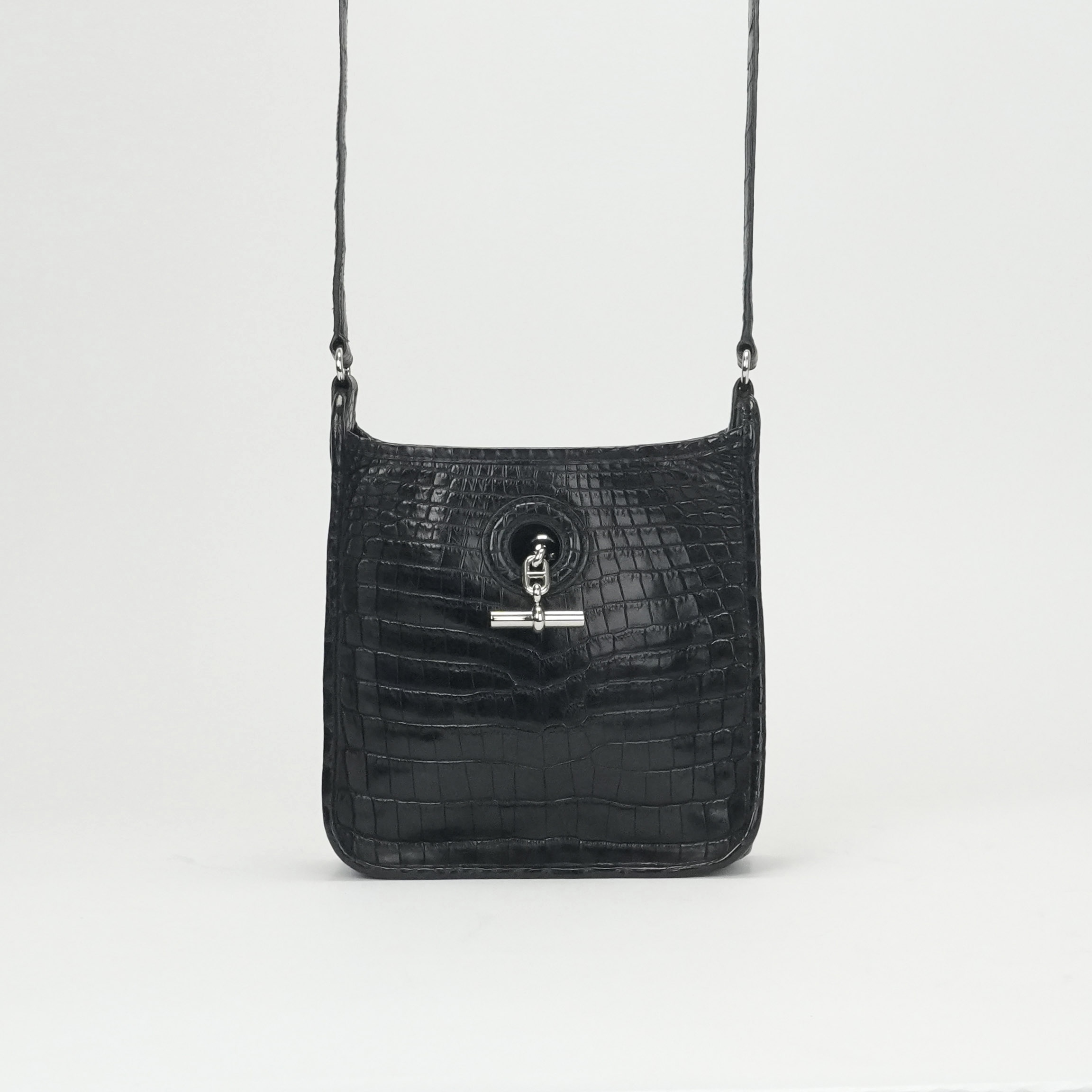 投稿記事「エルメス ヴェスパ TPM ニロティカス ブラック シルバー金具を買取しました！」の商品画像