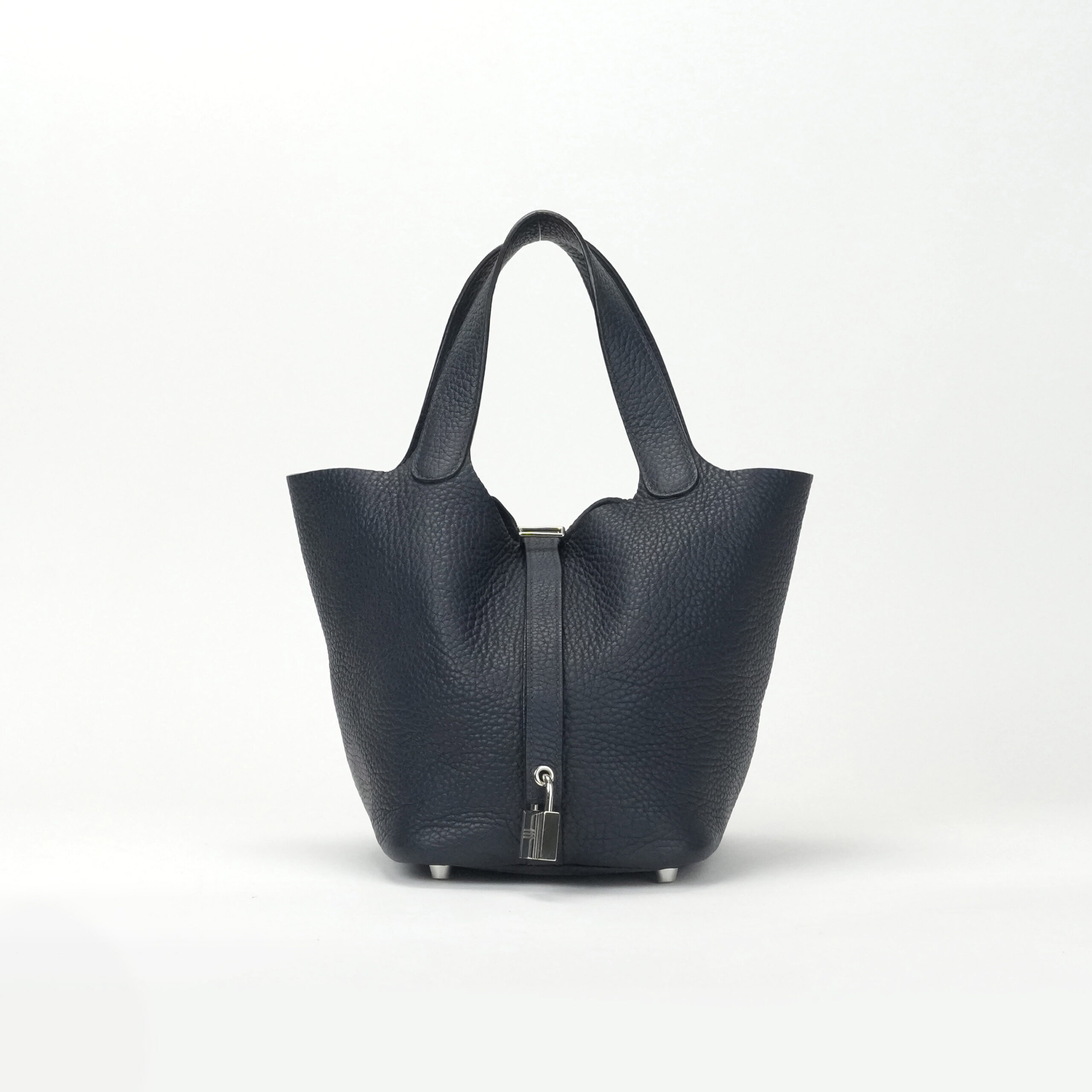 投稿記事「エルメス ピコタンロックPM トリヨンクレマンス ブルーオブスキュール シルバー金具を買取しました！」の商品画像