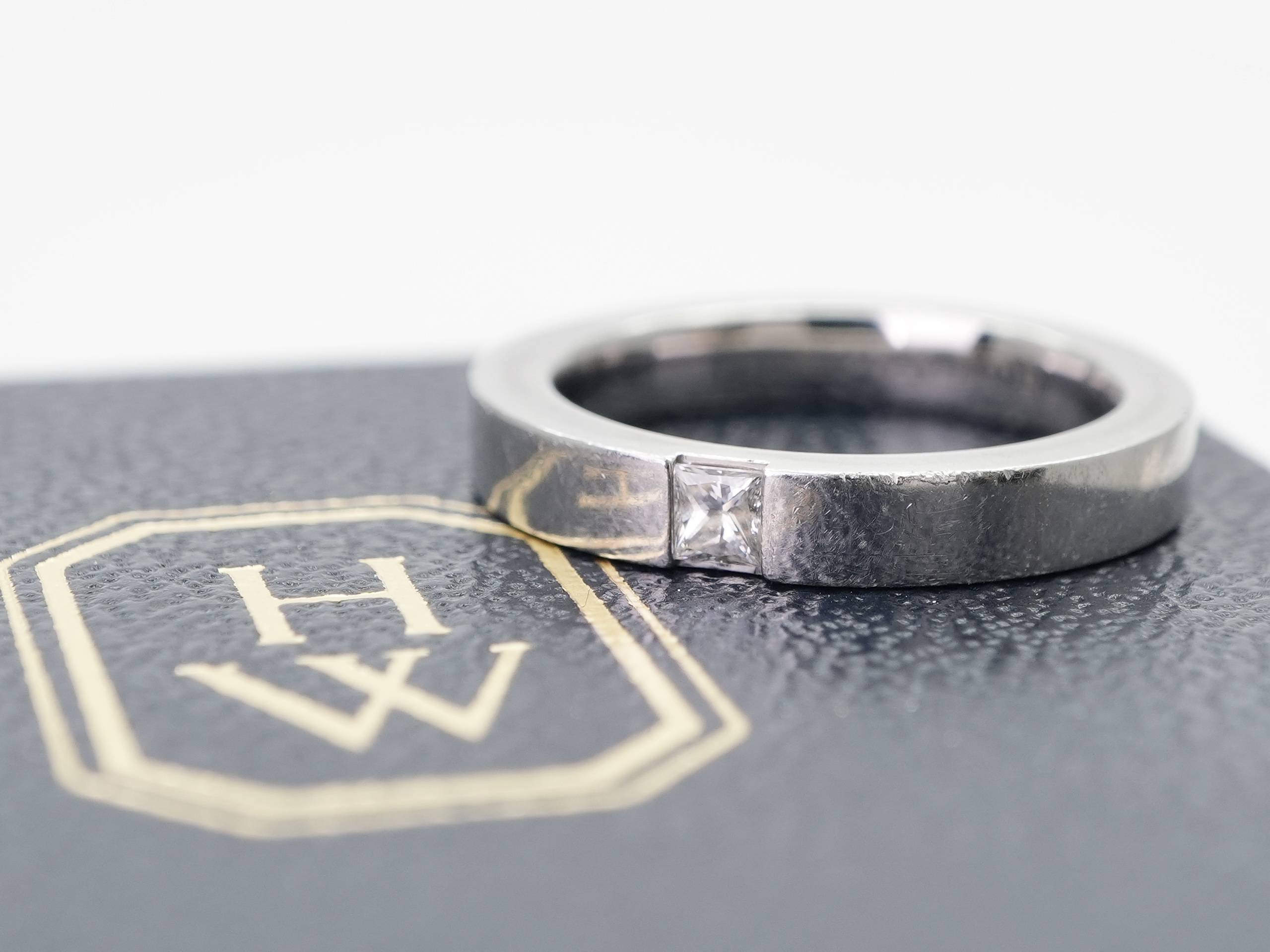 投稿記事「ハリーウィンストン プリンセスカット マリッジリング を買取しました！」の商品画像