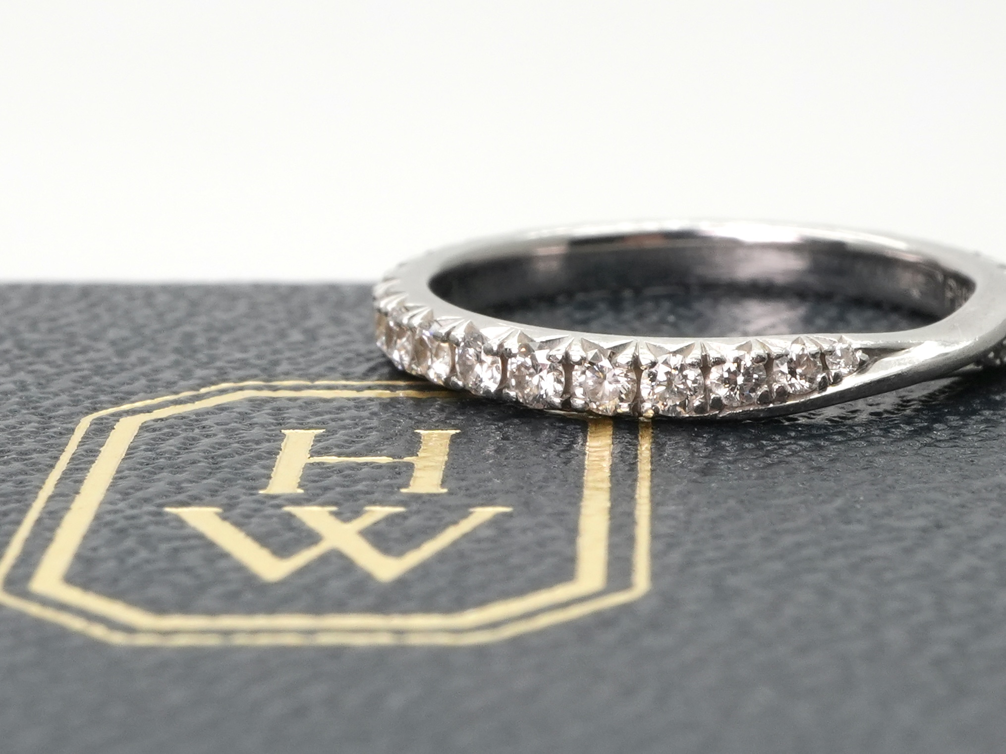 投稿記事「ハリーウィンストン ブリリアントラブ ダイヤリング を買取しました！」の商品画像