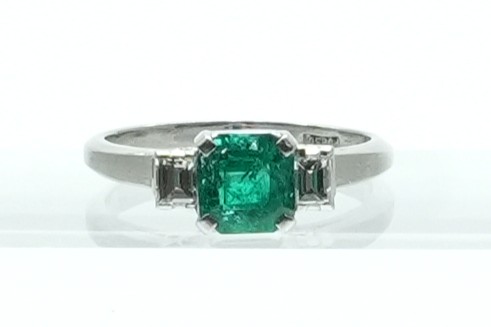 投稿記事「エメラルド ダイヤ リング Pt850 1.18ct Ｄ0.24ctを買取しました！」の商品画像