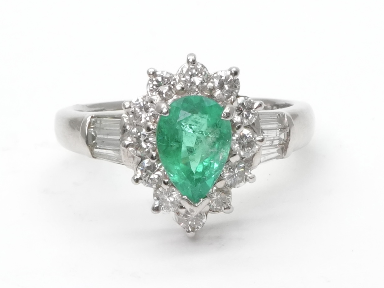 投稿記事「エメラルド ダイヤ リング pt900 0.91ct 0.75ctを買取しました！」の商品画像