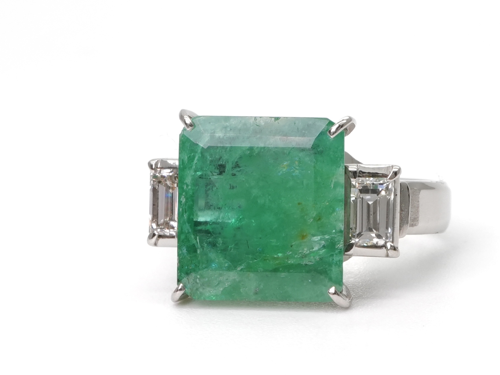 投稿記事「エメラルド ダイヤ リング Pm850 E5.25 D0.61を買取しました！」の商品画像