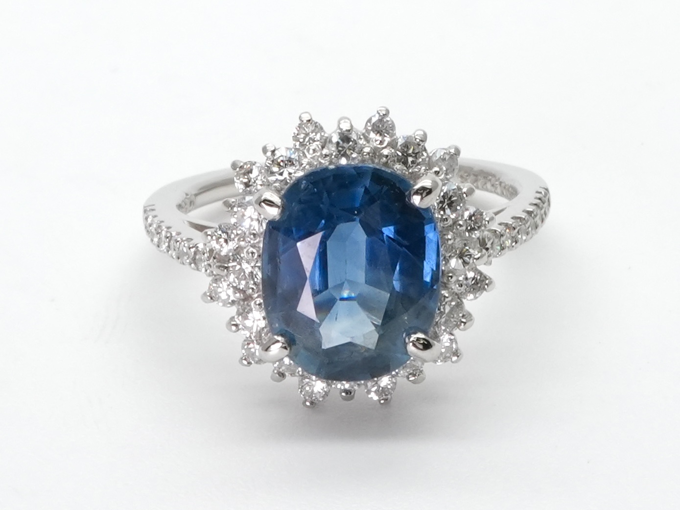 投稿記事「サファイア ダイヤ リング Pt900 3.223ct 0.65ctを買取しました！」の商品画像