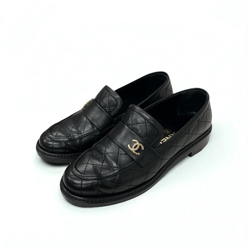 投稿記事「シャネル ココマーク マトラッセ レザー ローファー ブラックを買取しました！」の商品画像