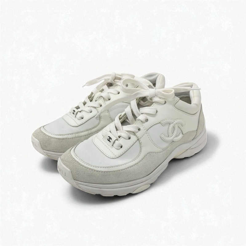 投稿記事「シャネル ココマーク レザー ファブリック スニーカー ホワイトを買取しました！」の商品画像