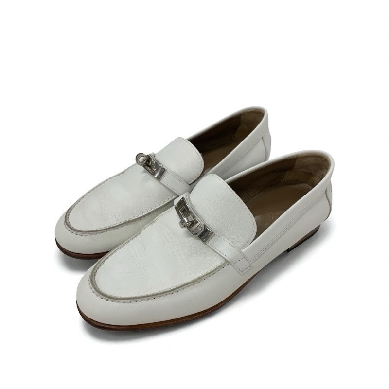 投稿記事「エルメス デスタン レザー ケリー金具 ローファー ホワイトを買取しました！」の商品画像