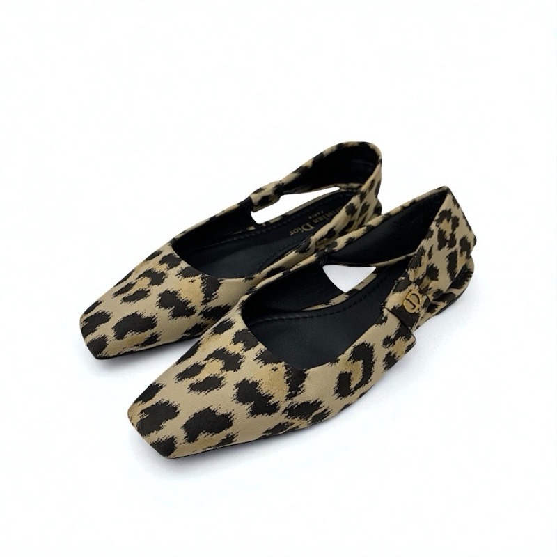 投稿記事「クリスチャンディオール MIZZA ファブリック レオパード フラットシューズ ベージュ ブラックを買取しました！」の商品画像