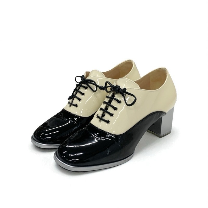 投稿記事「シャネル パテント レザー ココマーク レースアップシューズ ブラック アイボリーを買取しました！」の商品画像