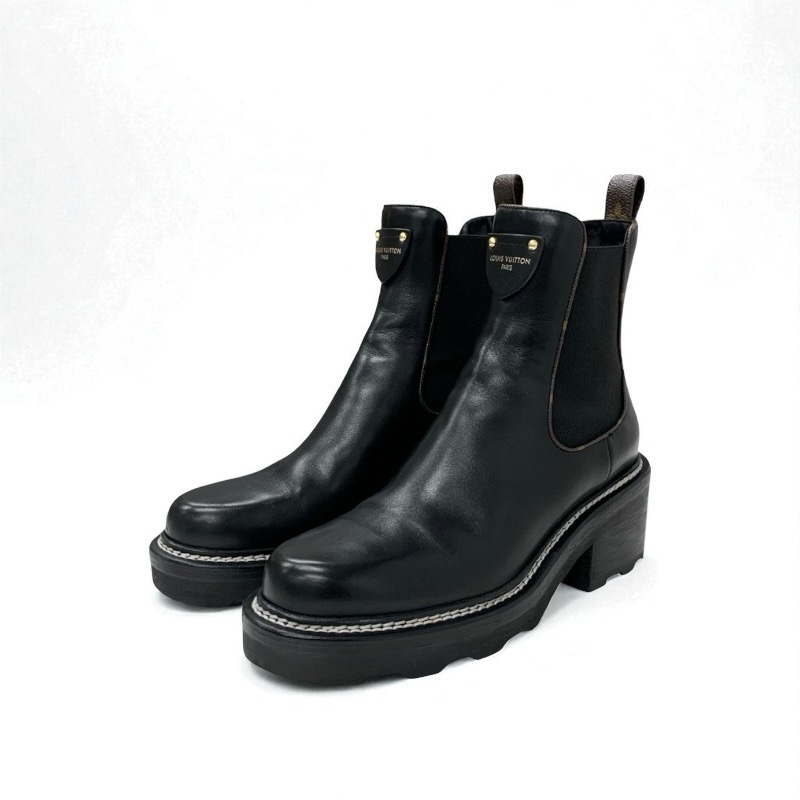 投稿記事「ルイヴィトン ボブールライン レザー モノグラム アンクルブーツ サイドゴア ロゴ ブラックを買取しました！」の商品画像