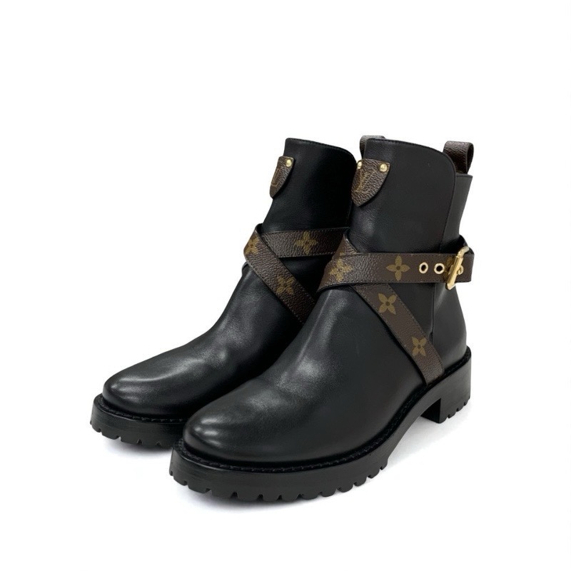 投稿記事「ルイヴィトン ディスカバリーライン モノグラム レザー アンクルブーツ ブラックを買取しました！」の商品画像