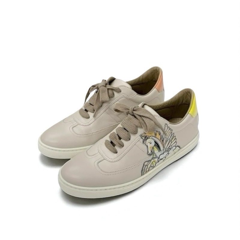 投稿記事「エルメス クイッカー レザー スニーカー ペガサス ベージュを買取しました！」の商品画像