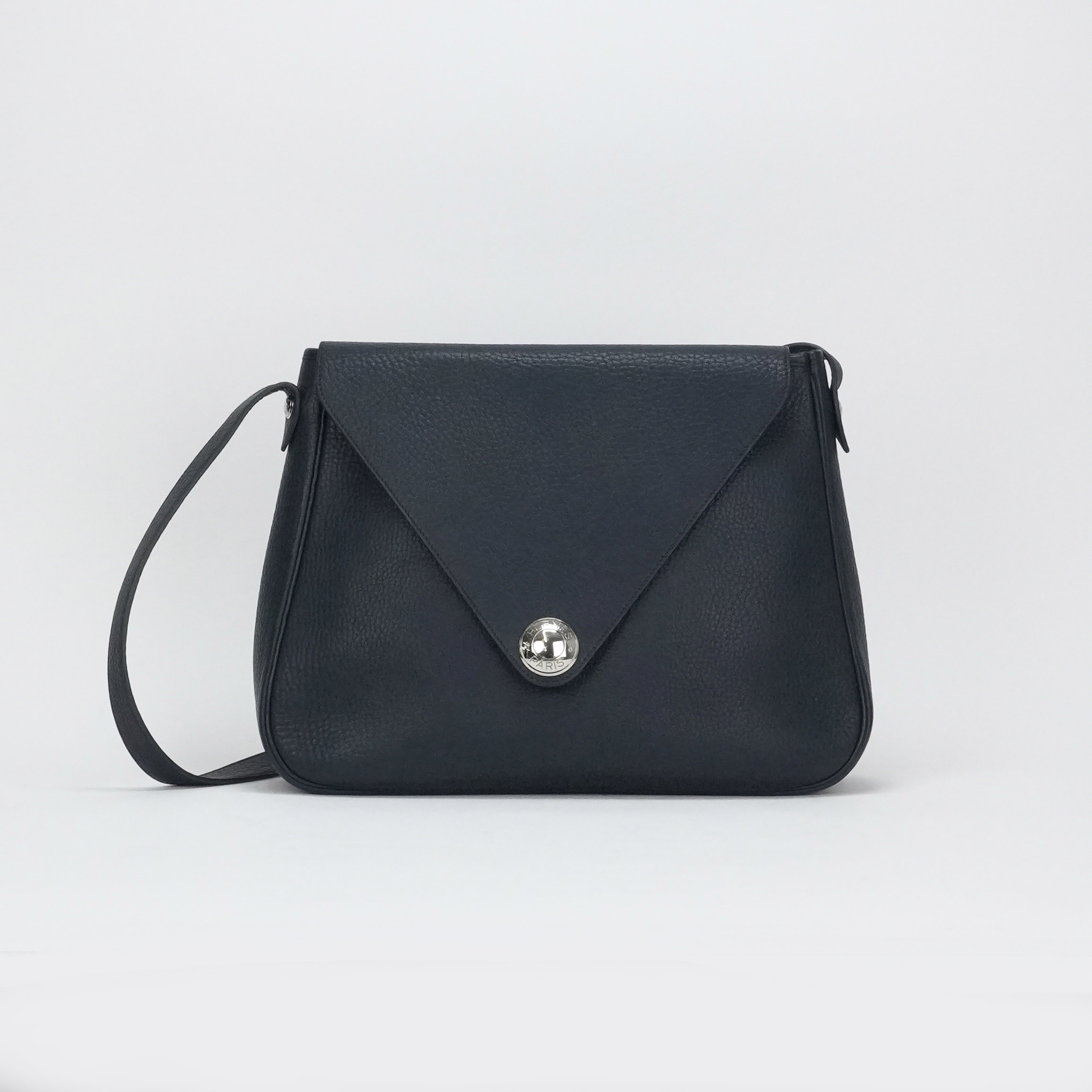 投稿記事「エルメス クリスティーヌ35 ブッフル？ ブルーオブスキュール シルバー金具を買取しました！」の商品画像