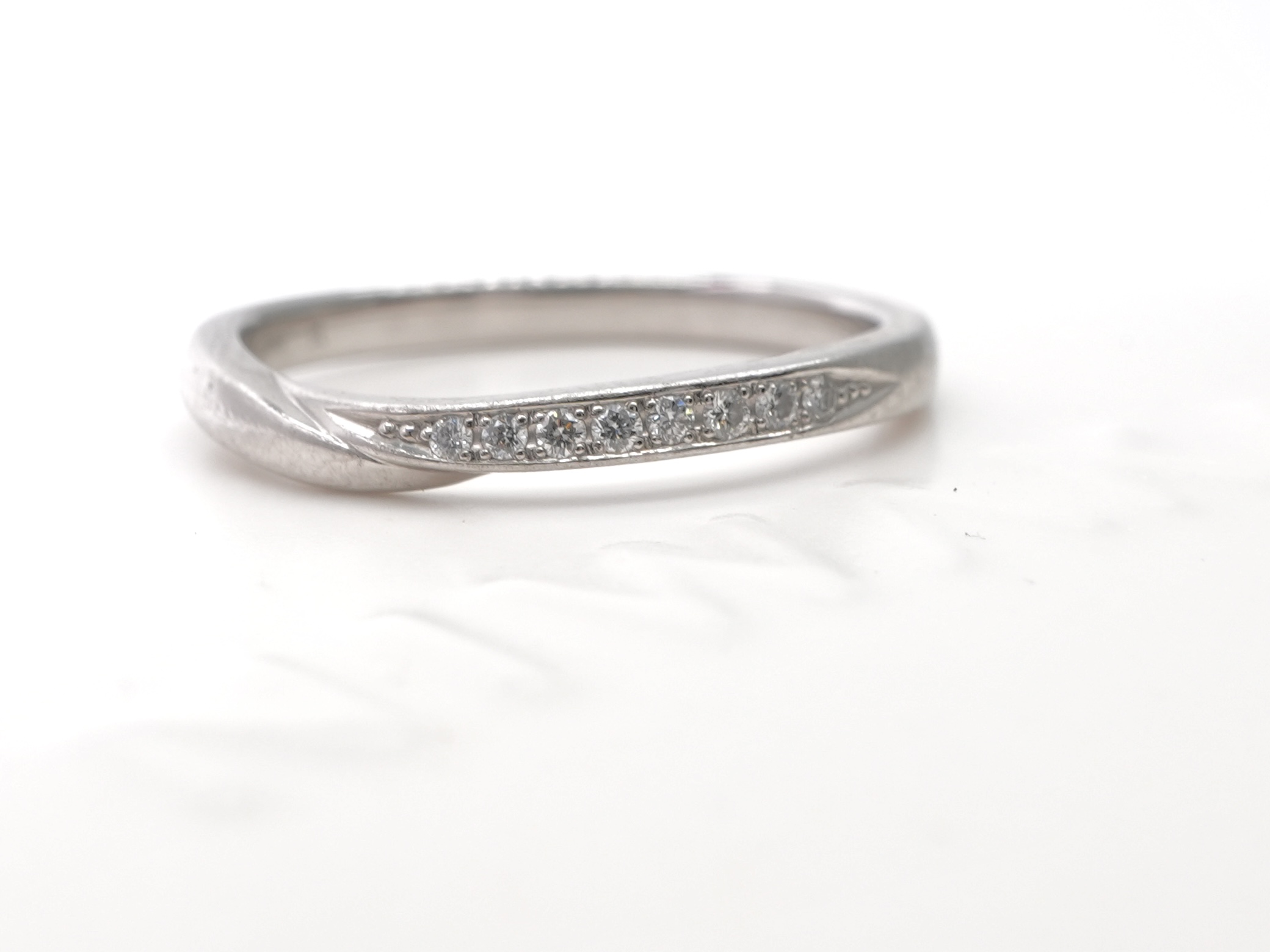 投稿記事「俄 せせらぎ マリッジリング ダイヤモンド Pt950 8号を買取しました！」の商品画像