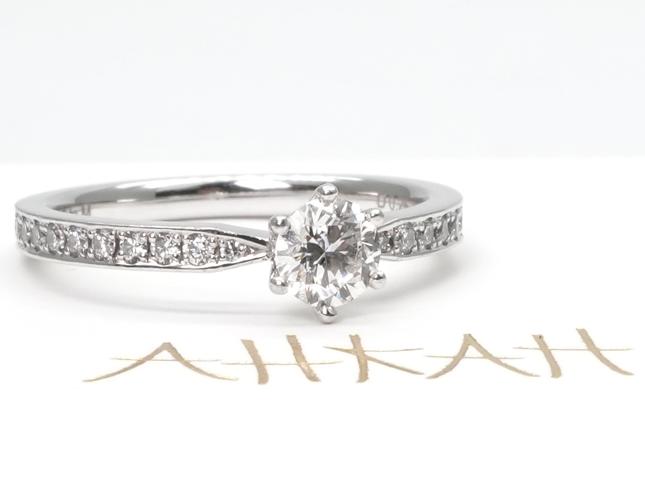 投稿記事「アーカー ラヴェリテ ダイヤ リングを買取しました！」の商品画像