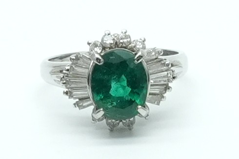 投稿記事「エメラルド ダイヤ リング Pt900 1.848ct D0.51ctを買取しました！」の商品画像