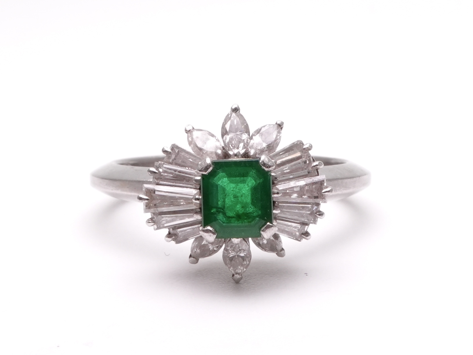 投稿記事「エメラルド ダイヤ リング Pt900 0.53ctを買取しました！」の商品画像