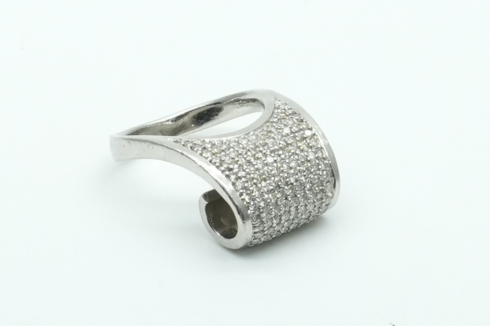 投稿記事「ダイヤ リング Pt900 D1.52ctを買取しました！」の商品画像