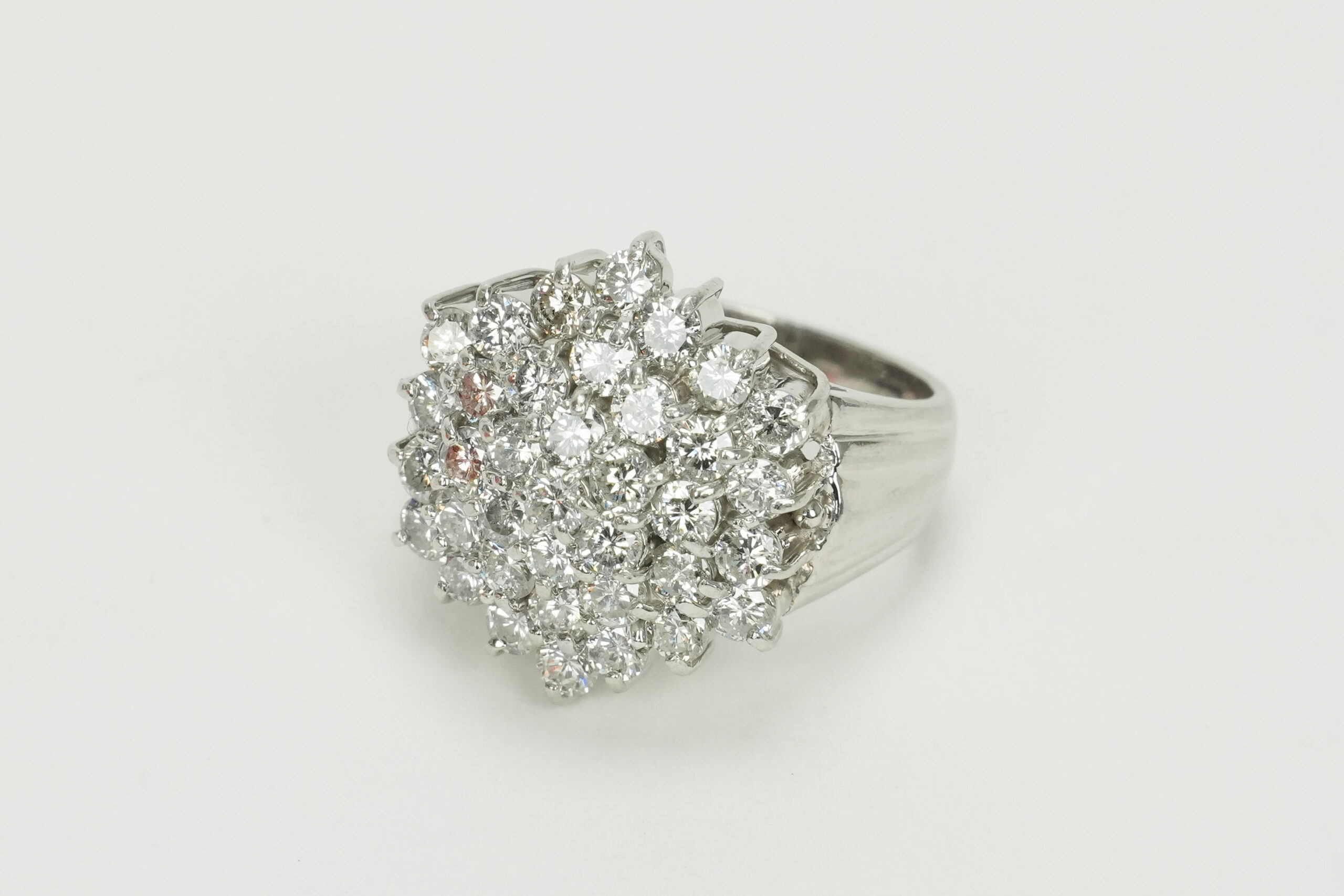 投稿記事「ダイヤ リング Pt900 3.00ctを買取しました！」の商品画像