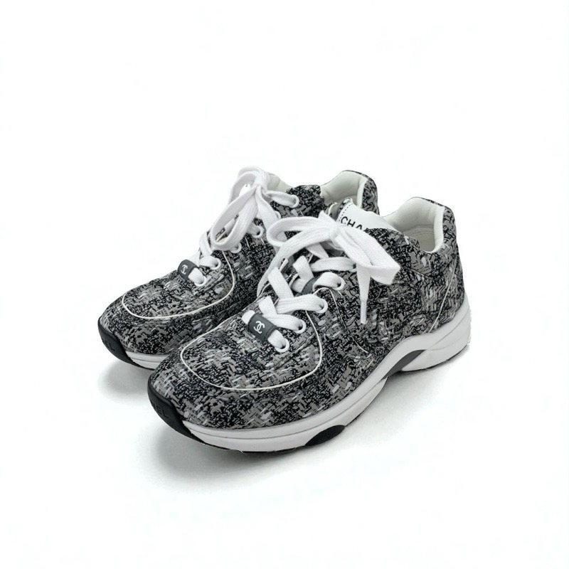 投稿記事「シャネル ココマーク ロゴ ファブリック スニーカー グレーを買取しました！」の商品画像