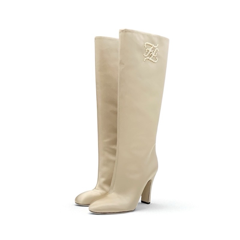 投稿記事「フェンディ ロゴ パール ロングブーツ ベージュを買取しました！」の商品画像