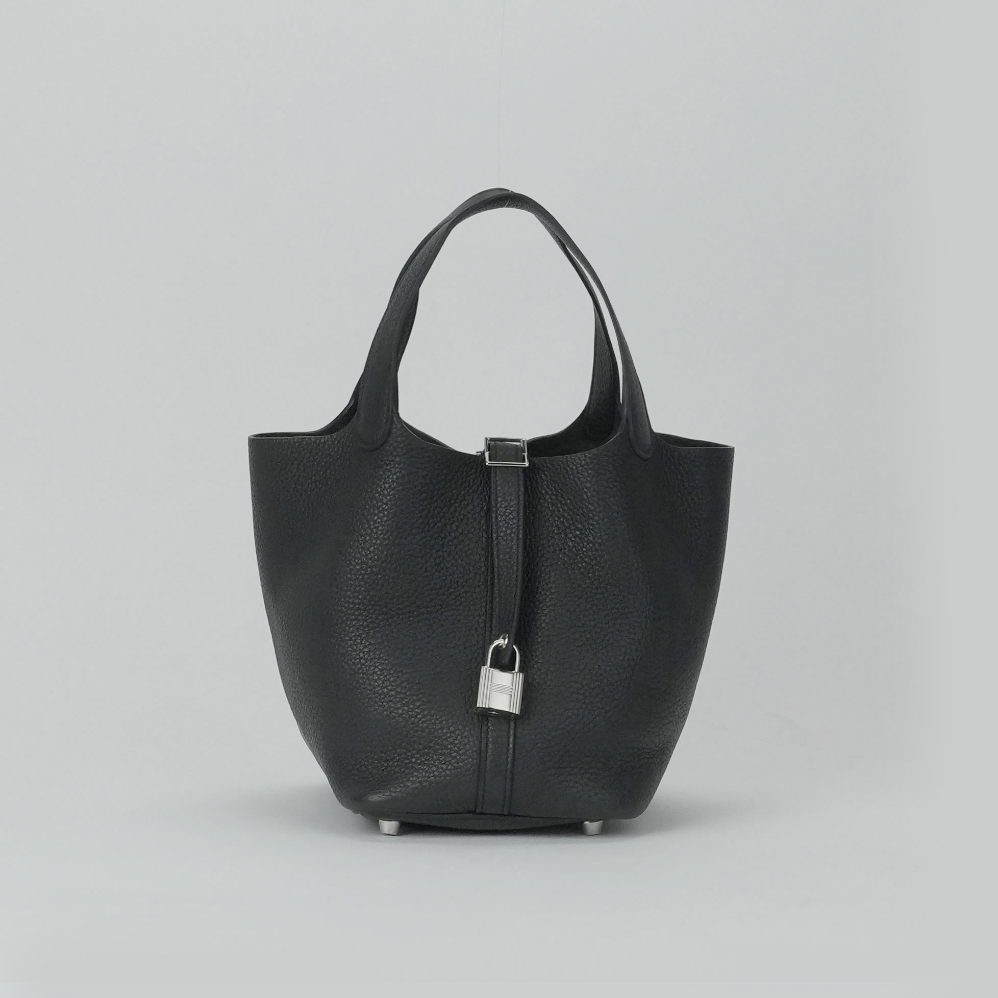 投稿記事「エルメス ピコタンロックPM トリヨンクレマンス ダークグレー系 シルバー金具を買取しました！」の商品画像