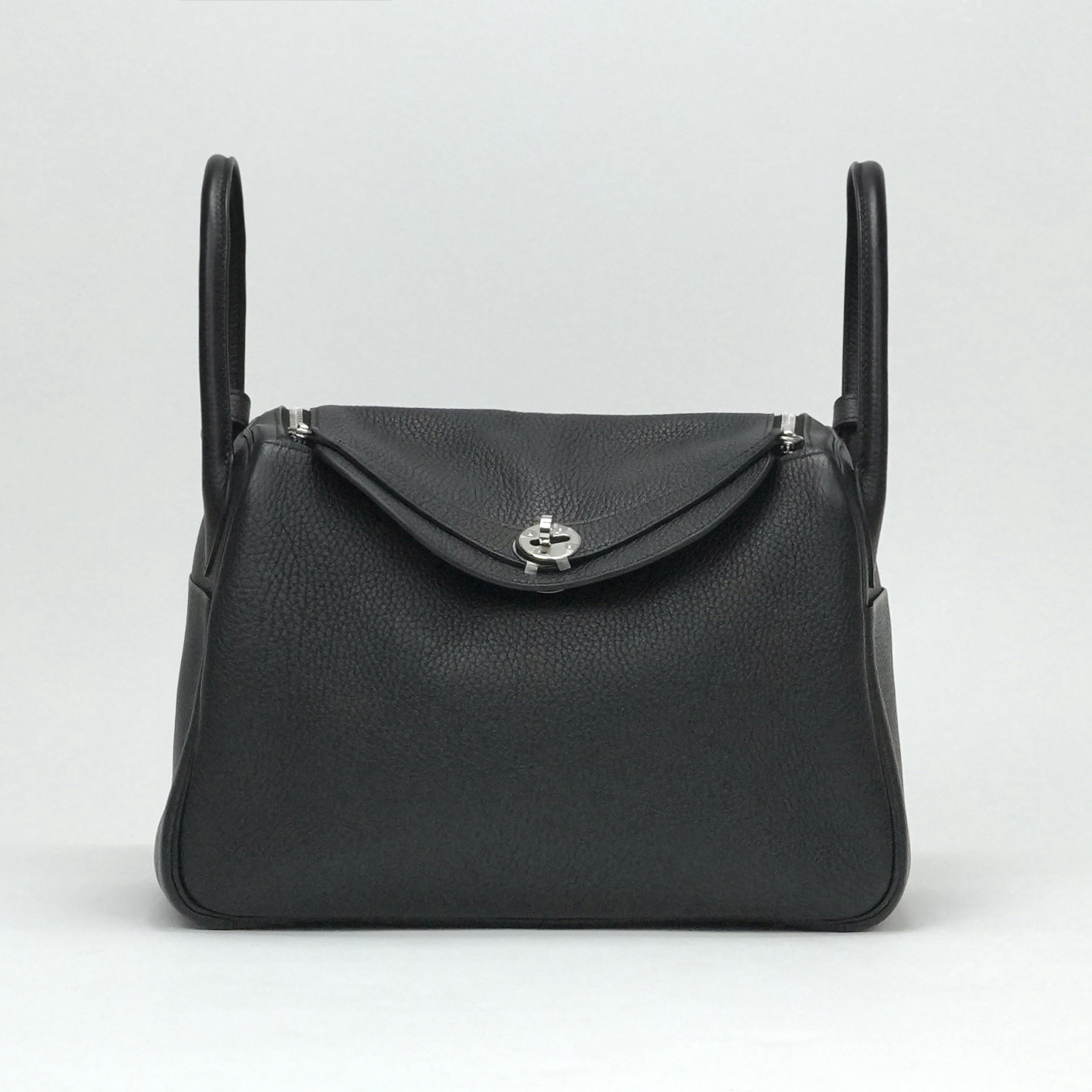 投稿記事「エルメス リンディ30 トリヨンクレマンス ブラック シルバー金具を買取しました！」の商品画像