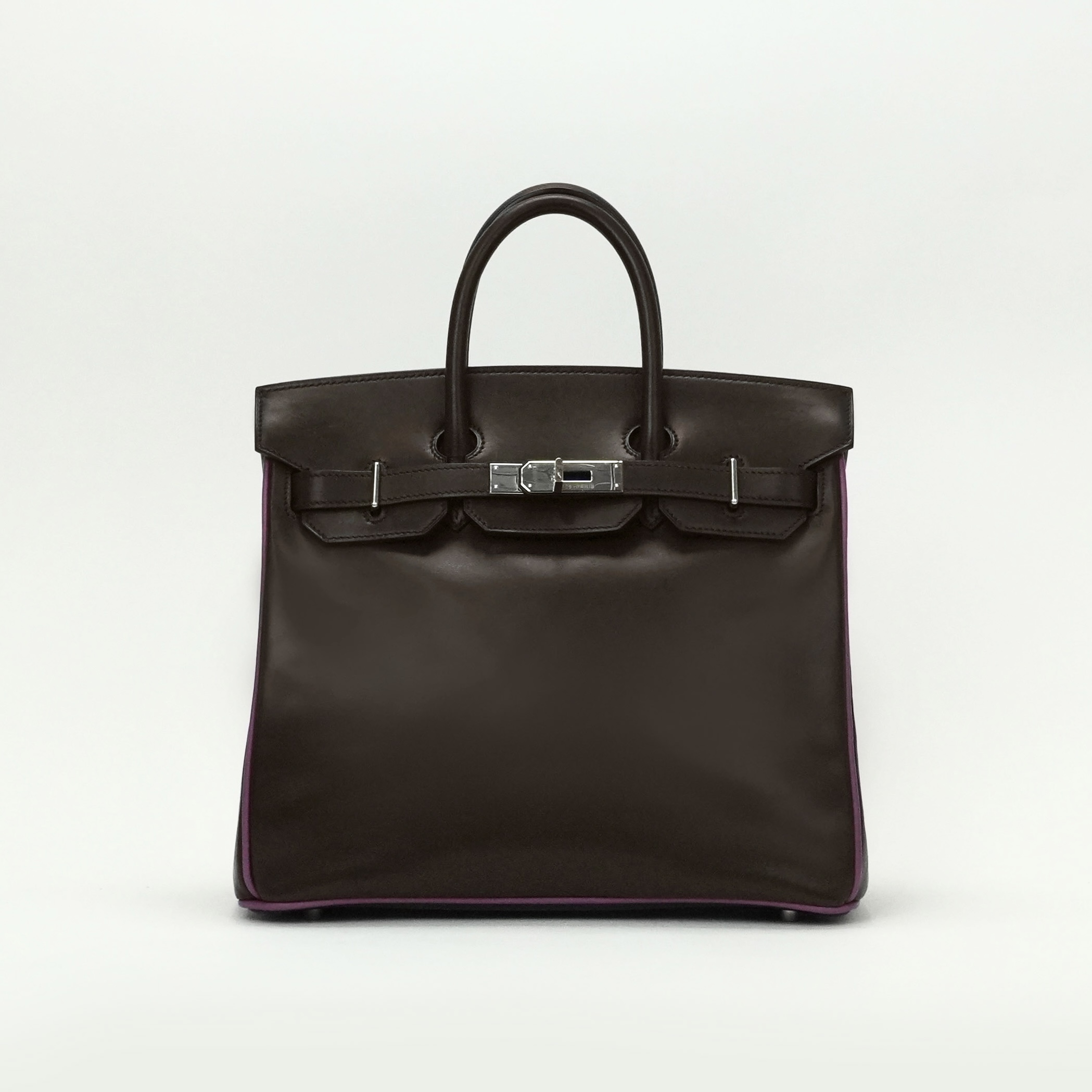 投稿記事「エルメス オータクロア28 ボックスカーフ ブラウン×パープル シルバー金具を買取しました！」の商品画像