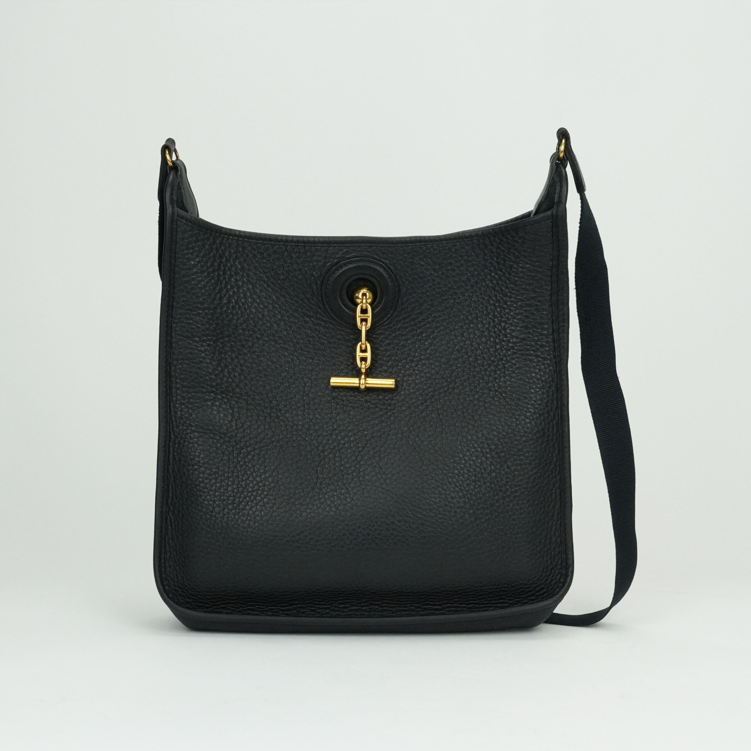 投稿記事「エルメス ヴェスパPM トリヨンクレマンス ブラック ゴールド金具 を買取しました！」の商品画像