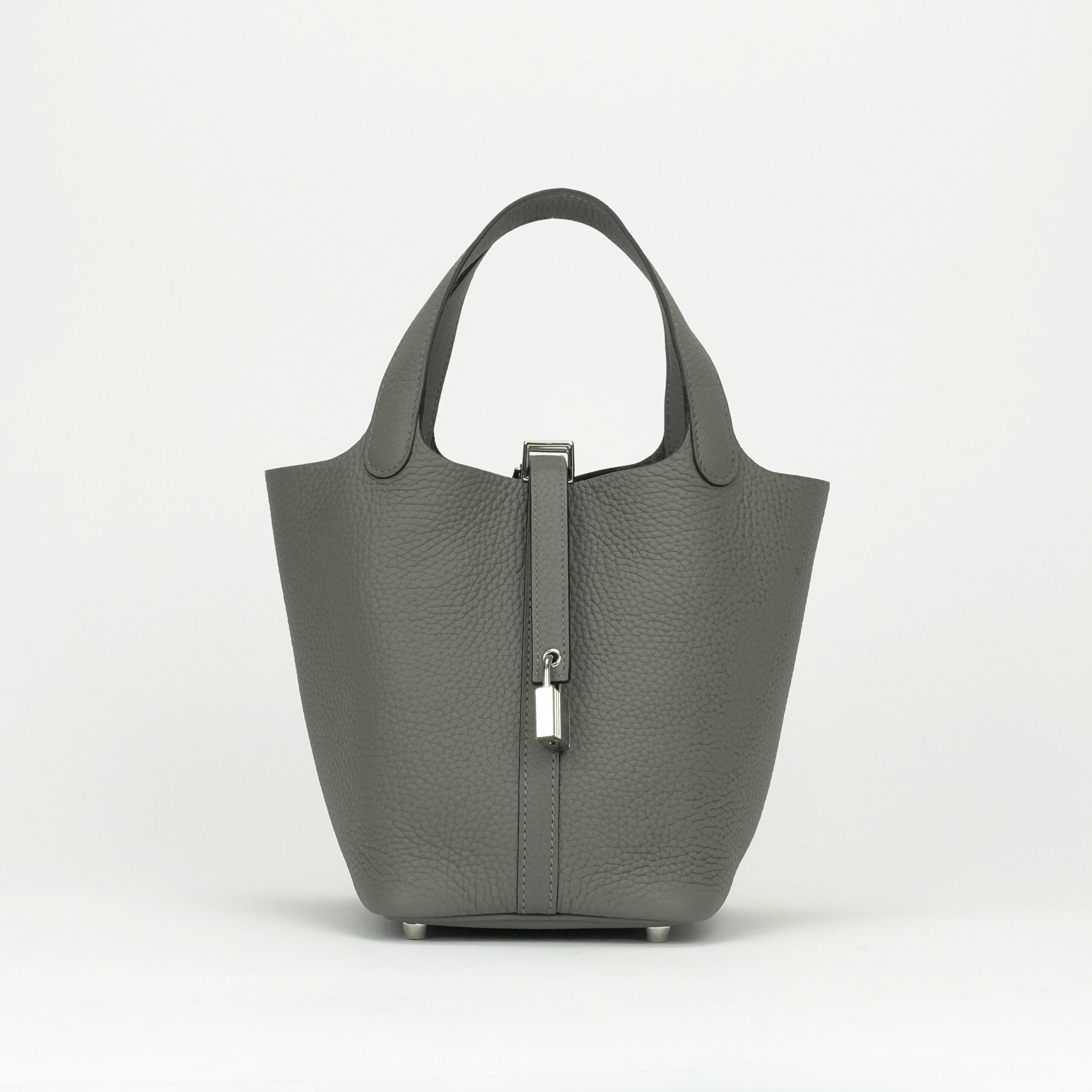 投稿記事「新品未使用 エルメス ピコタンロックPM トリヨンクレマンス グリメイヤー シルバー金具 を買取しました！」の商品画像