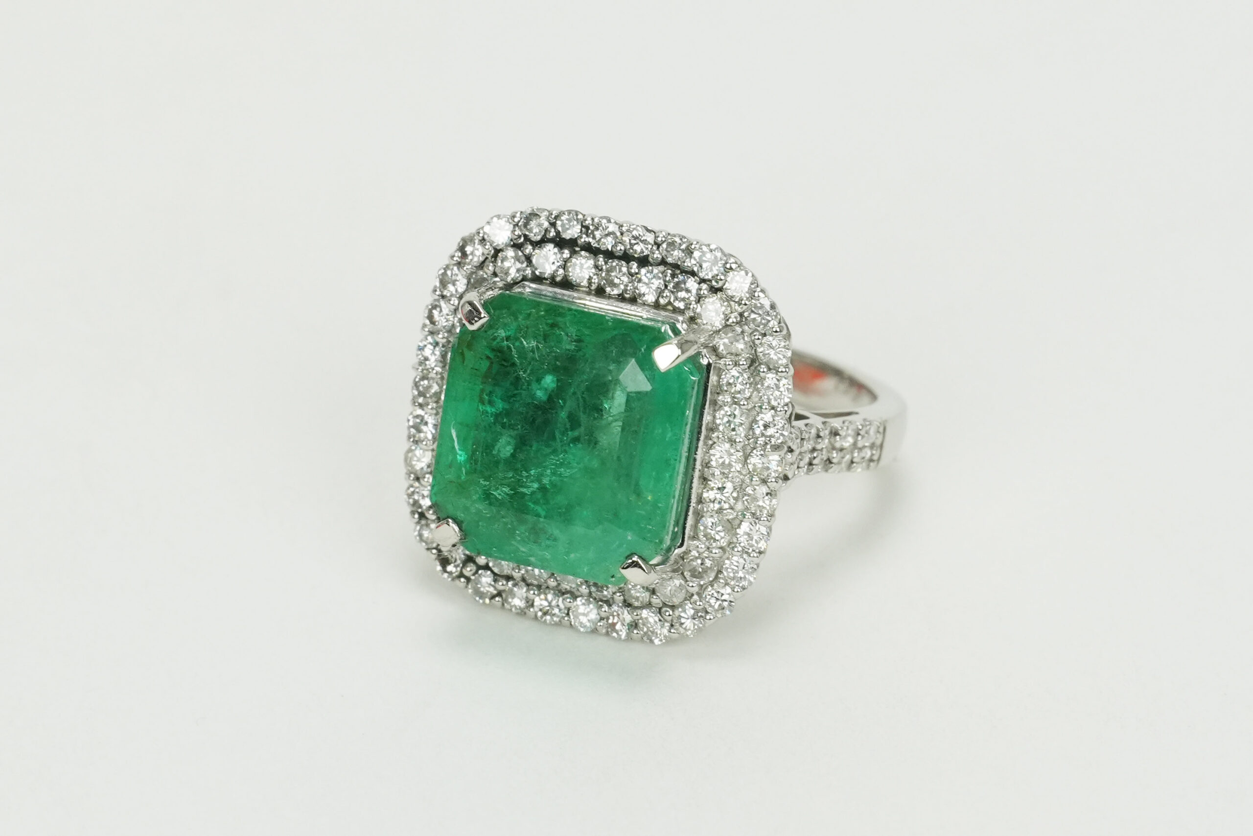 投稿記事「エメラルド ダイヤ リング Pt950 1.39ct 8.483ctを買取しました！」の商品画像