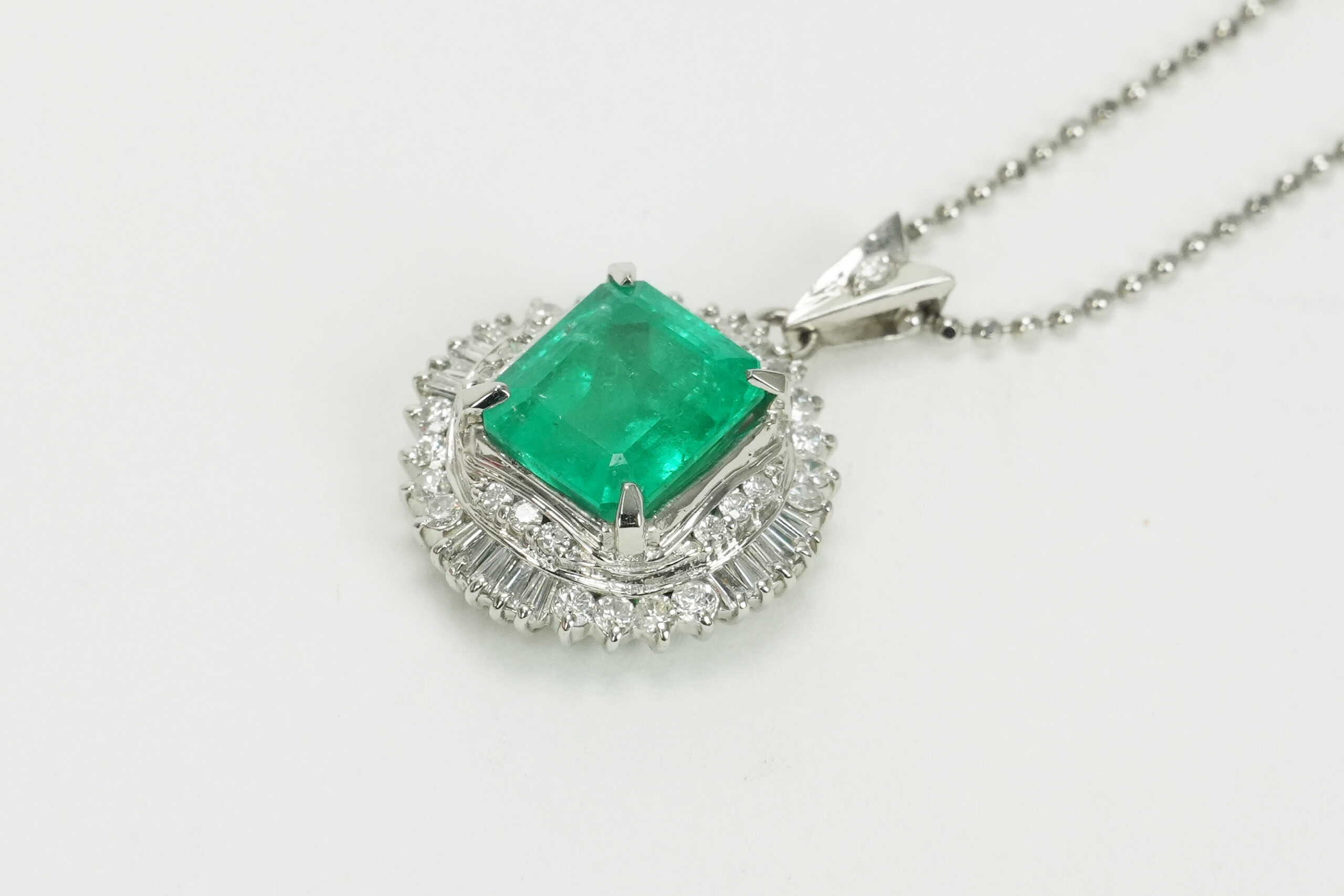 投稿記事「エメラルド ダイヤ ネックレス Pt850/Pt900 3.413ct 0.60ctを買取しました！」の商品画像