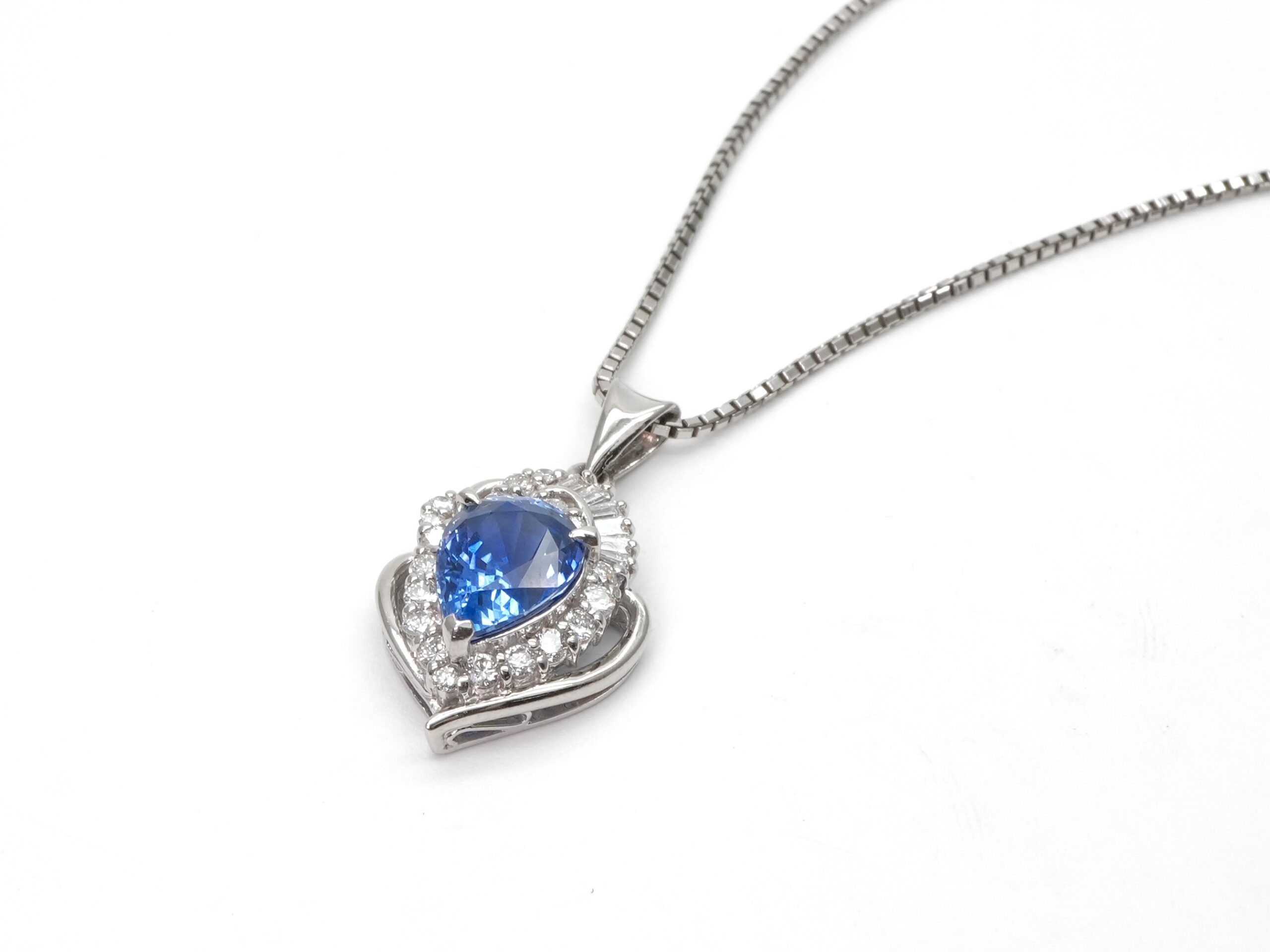 投稿記事「サファイヤ ダイヤ ネックレス Pt900/Pt850 3.27ct 0.51ctを買取しました！」の商品画像