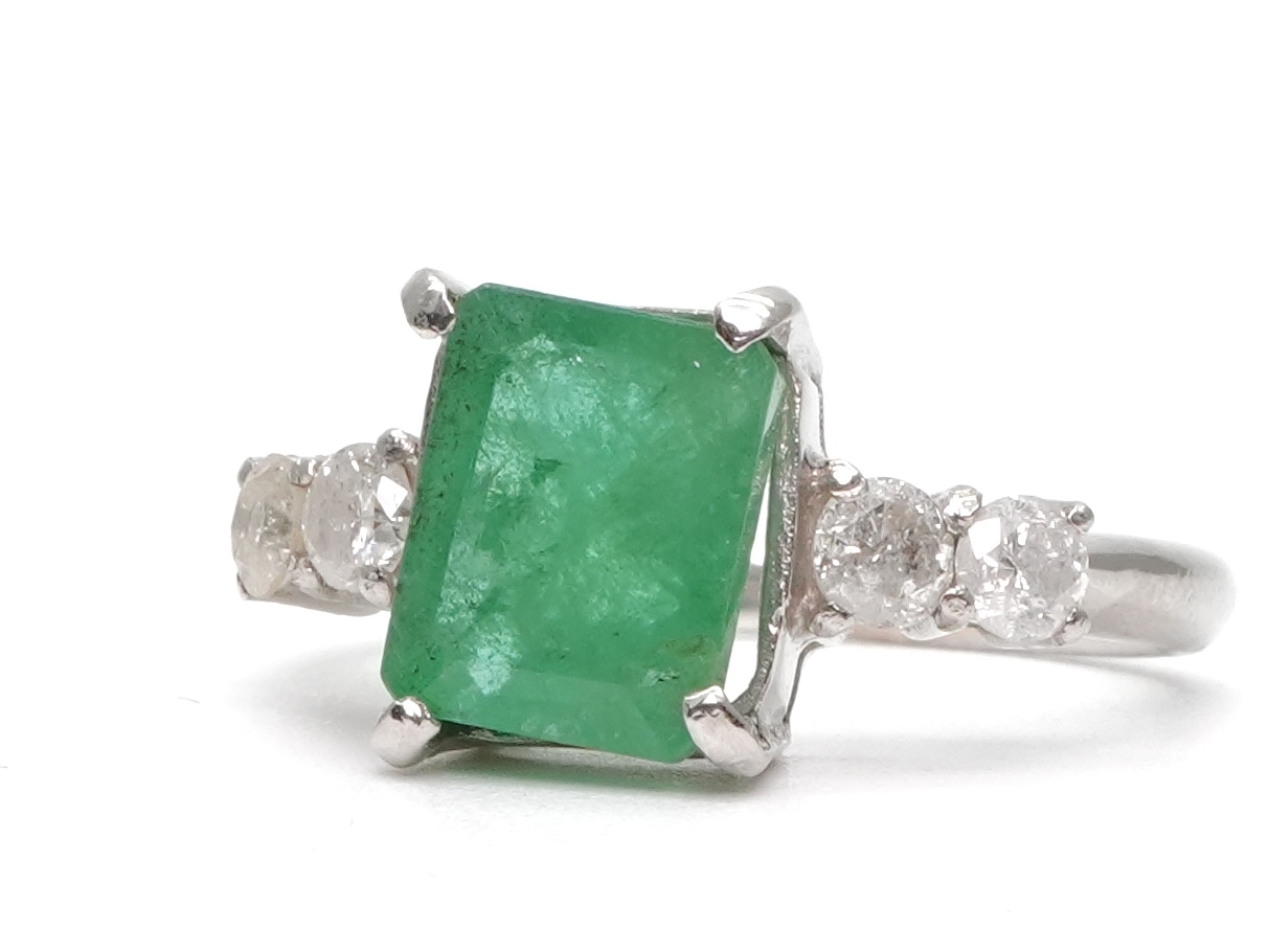 投稿記事「エメラルド ダイヤ リング Pt900を買取しました！」の商品画像