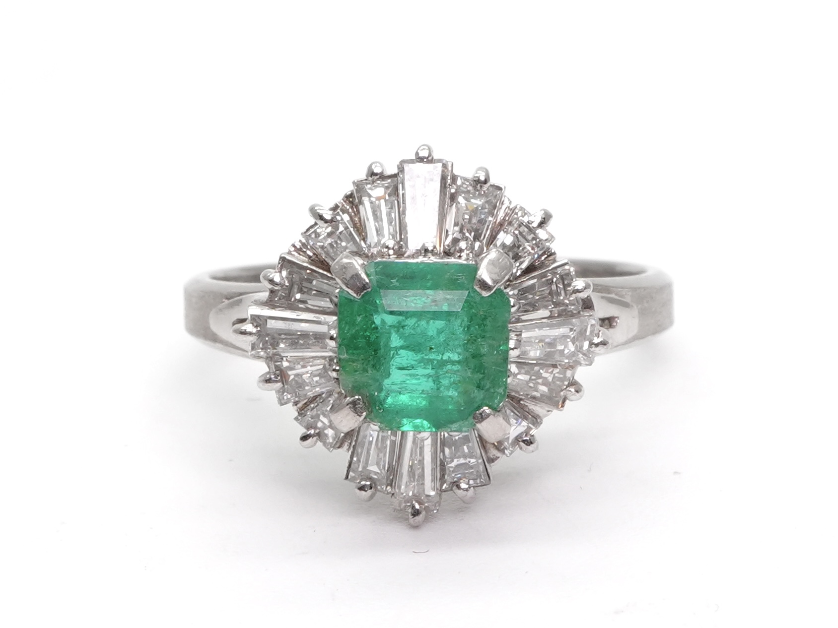 投稿記事「エメラルド ダイヤ リング Pm900 0.97ctを買取しました！」の商品画像