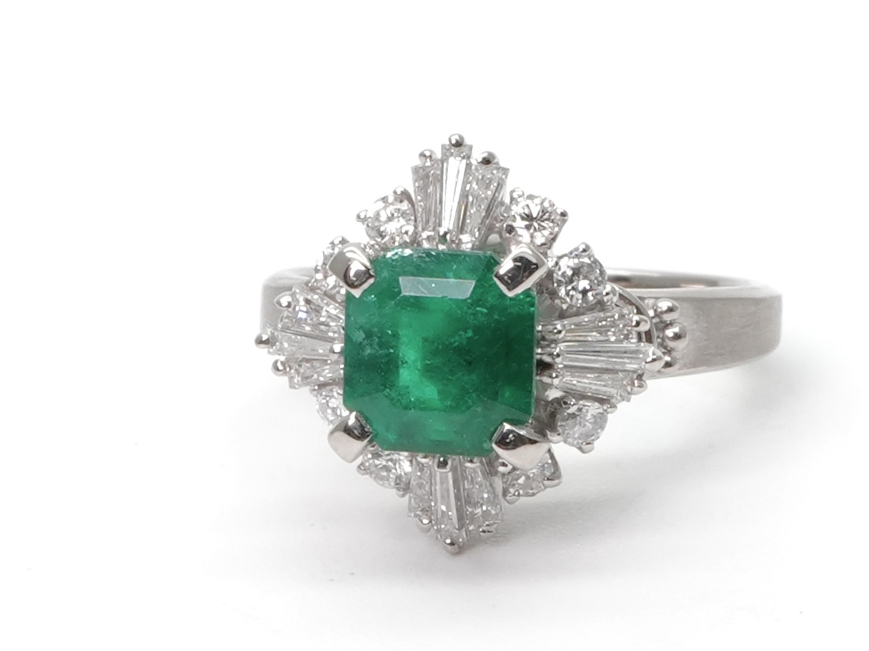 投稿記事「エメラルド ダイヤ リング Pm900 1.20ct D0.51ctを買取しました！」の商品画像