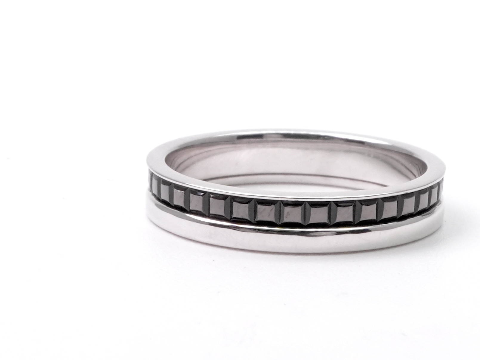 投稿記事「ブシュロン キャトル ブラック リング ハーフ 750WGを買取しました！」の商品画像