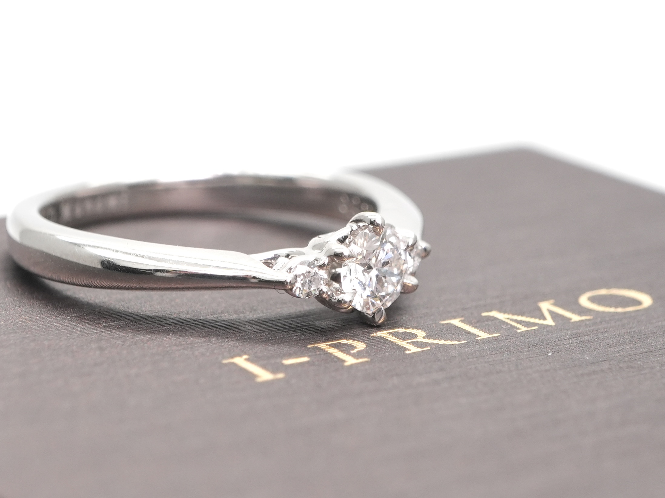 投稿記事「アイプリモ ポラリス ダイヤ リング Pt950 0.203ct 0.03ctを買取しました！」の商品画像