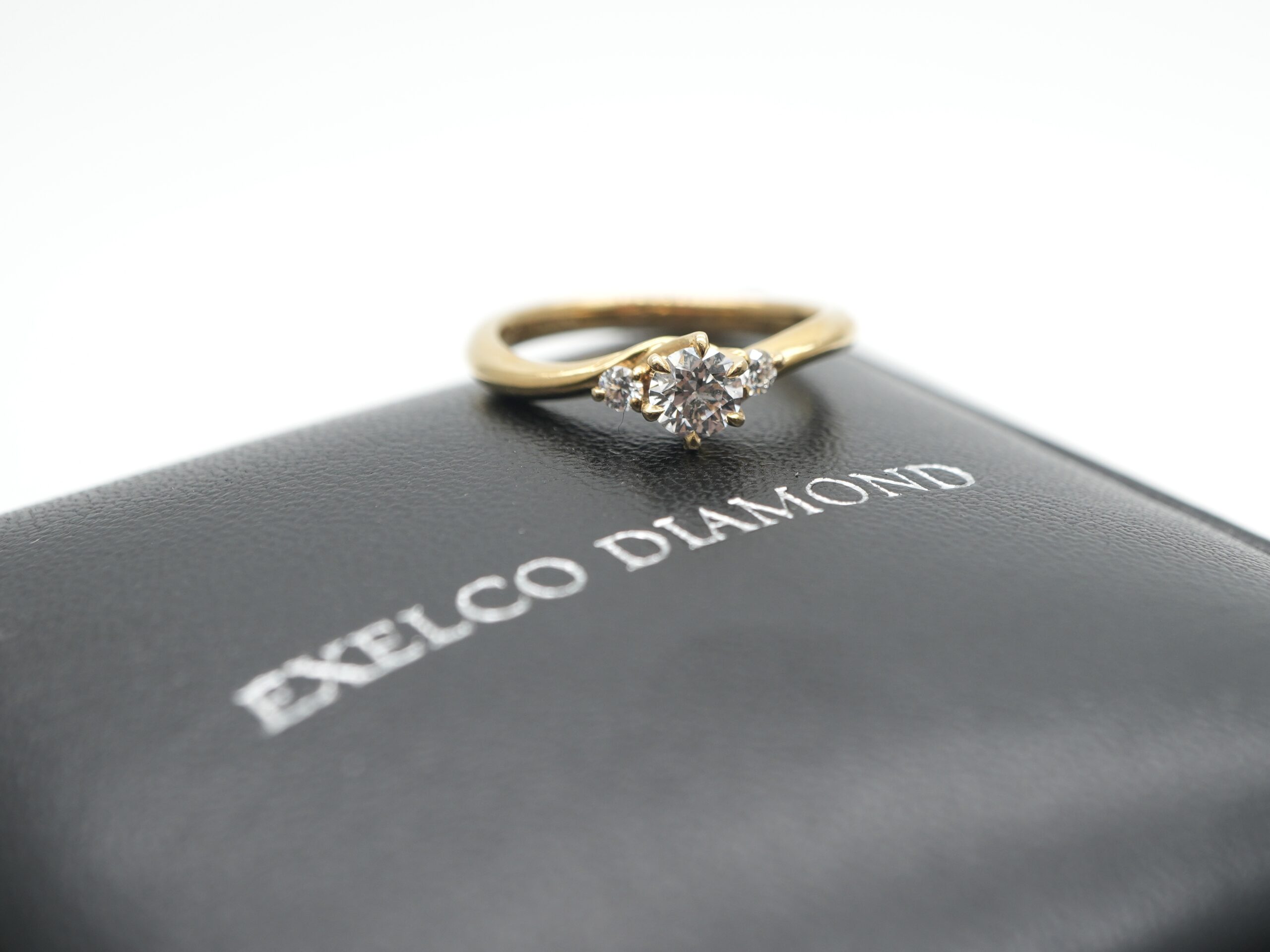 投稿記事「エクセルコ ダイヤモンド エンゲージリング K18YG 0.267ctを買取しました！」の商品画像