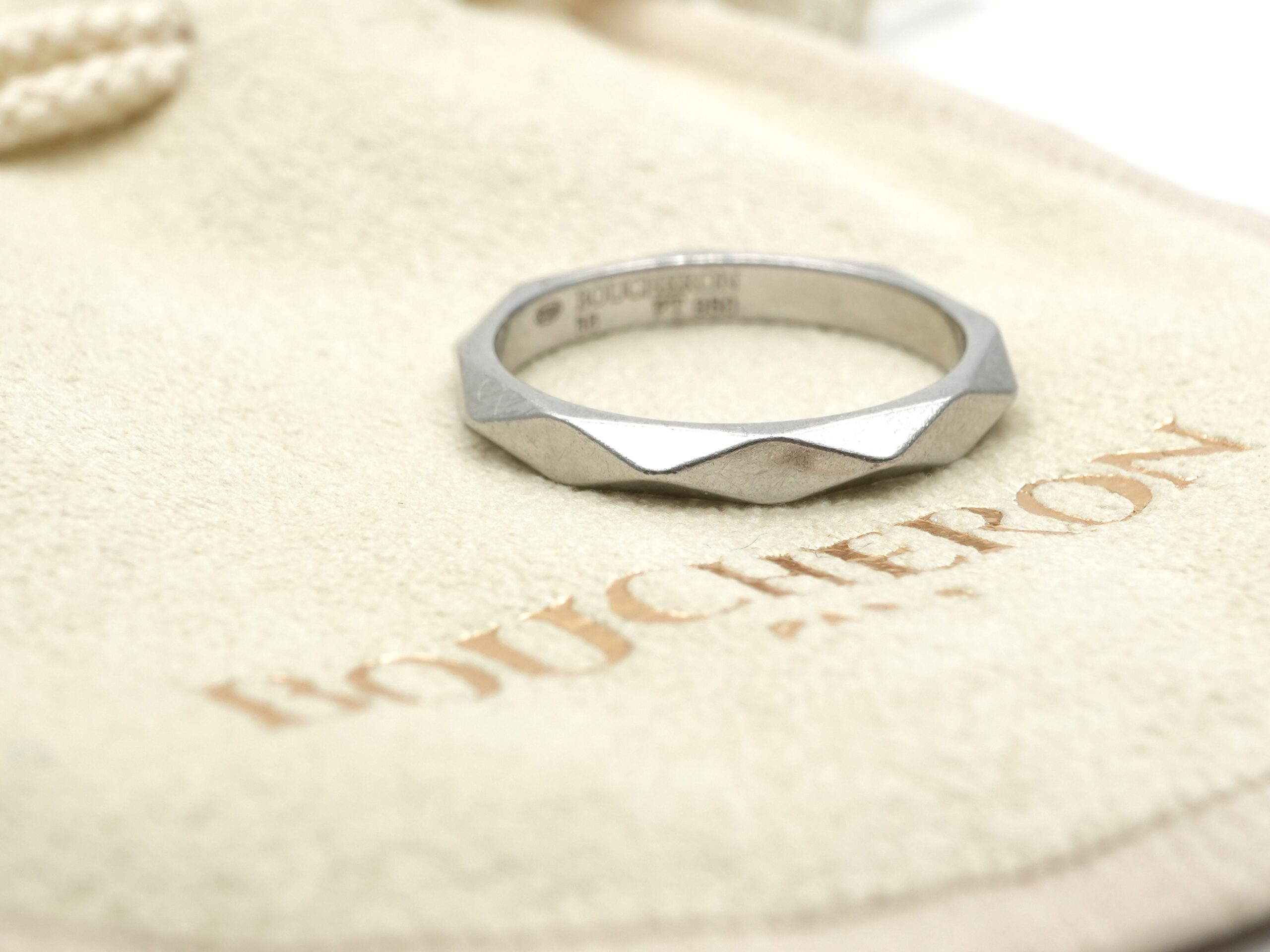 投稿記事「ブシュロン ファセット ミディアム マリッジリング Pt950を買取しました！」の商品画像