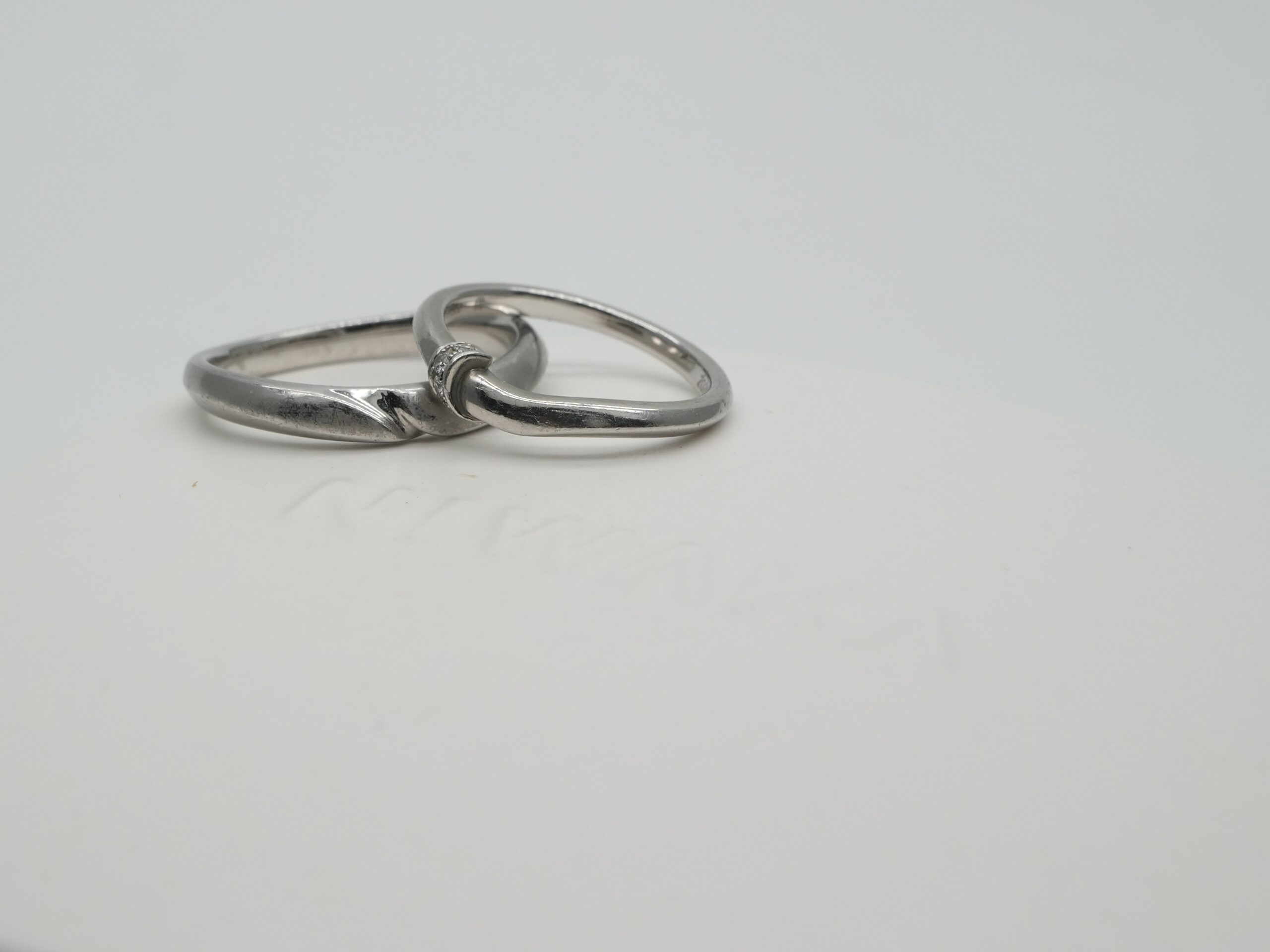 投稿記事「俄 結 マリッジリング ペア ダイヤモンド Pt950を買取しました！」の商品画像