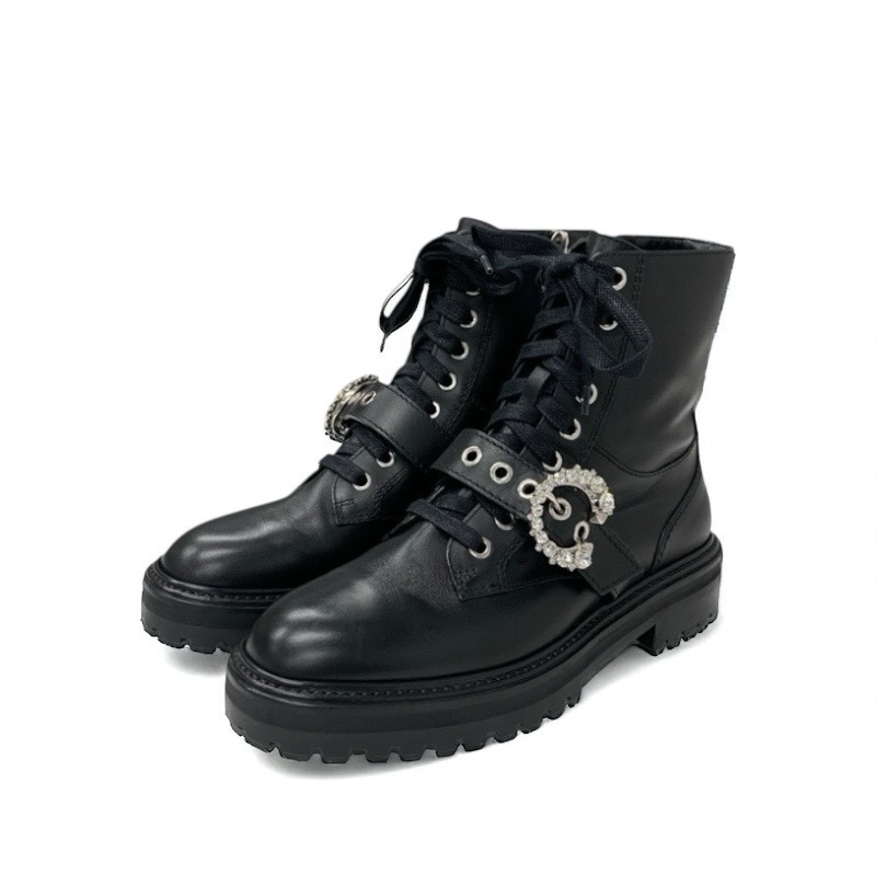 投稿記事「ジミーチュウ CORA レザー ビジュー バックル ショートブーツ ブラックを買取しました！」の商品画像